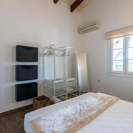 Fina Feriehus Cala'N Blanes (Menorca)